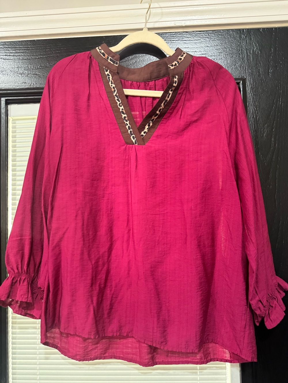 Ladies blouse leopard accent
